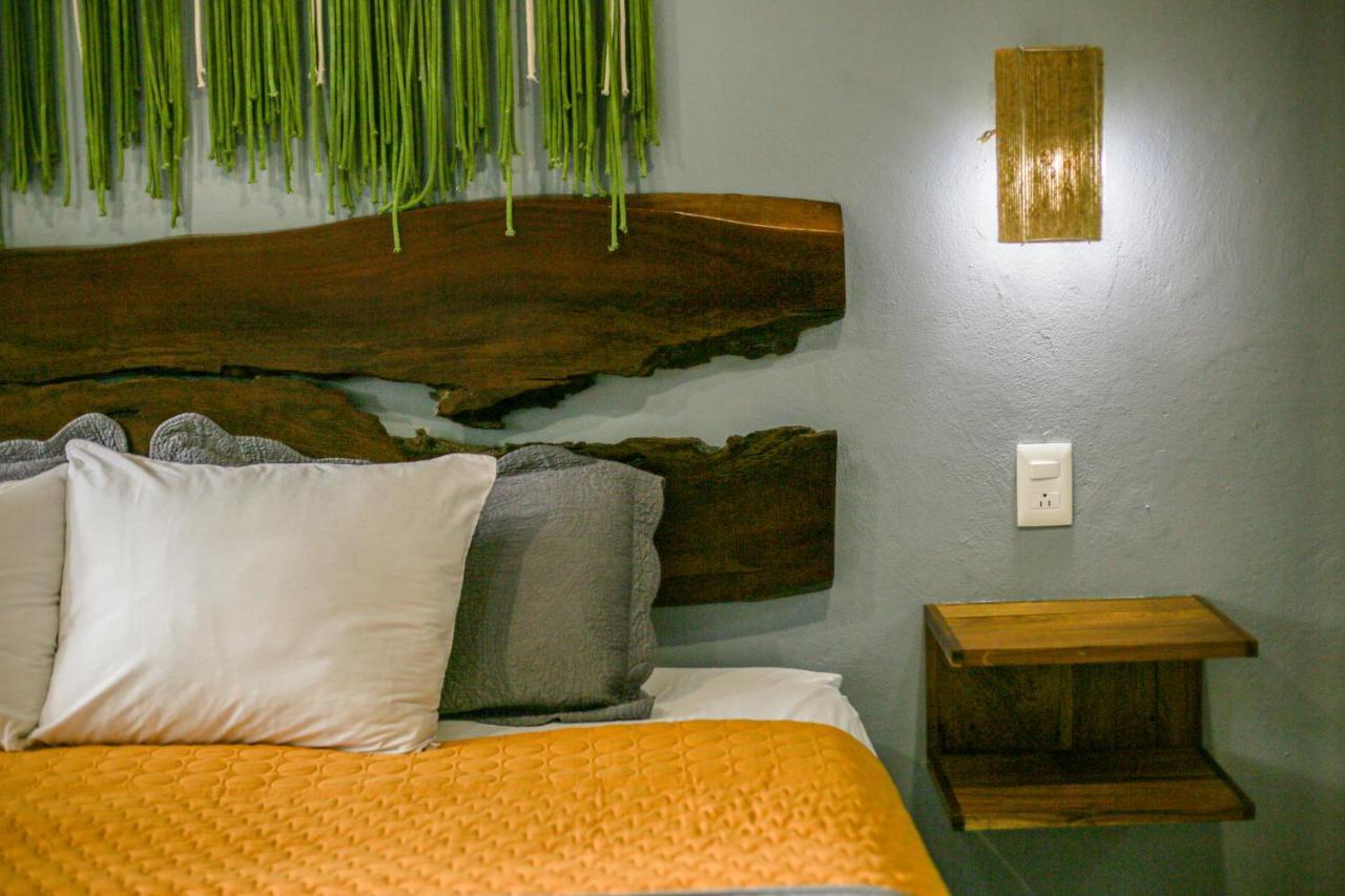 Hotel Makaaba Eco-Boutique Bacalar Dış mekan fotoğraf A wall-mounted light