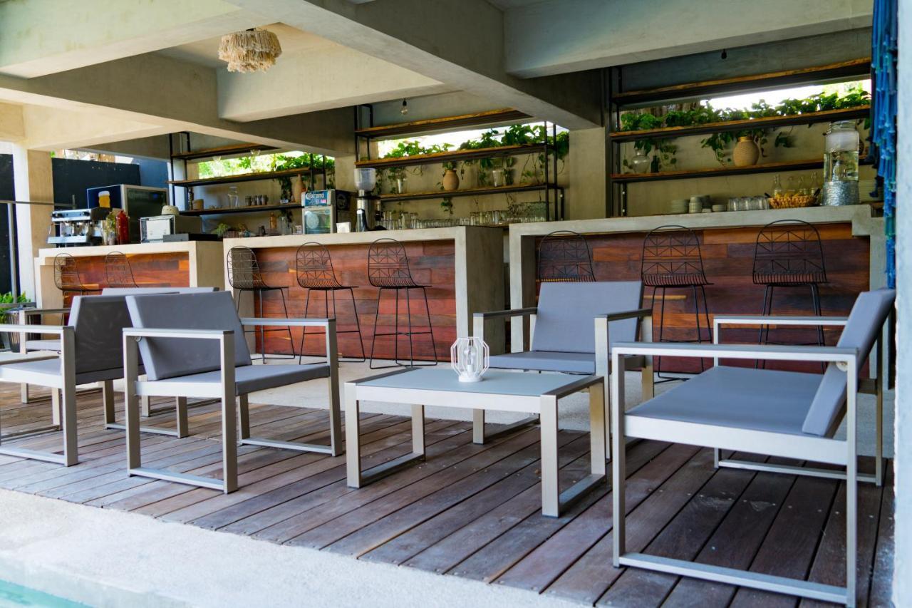 Hotel Makaaba Eco-Boutique Bacalar Dış mekan fotoğraf The bar at the rooftop pool